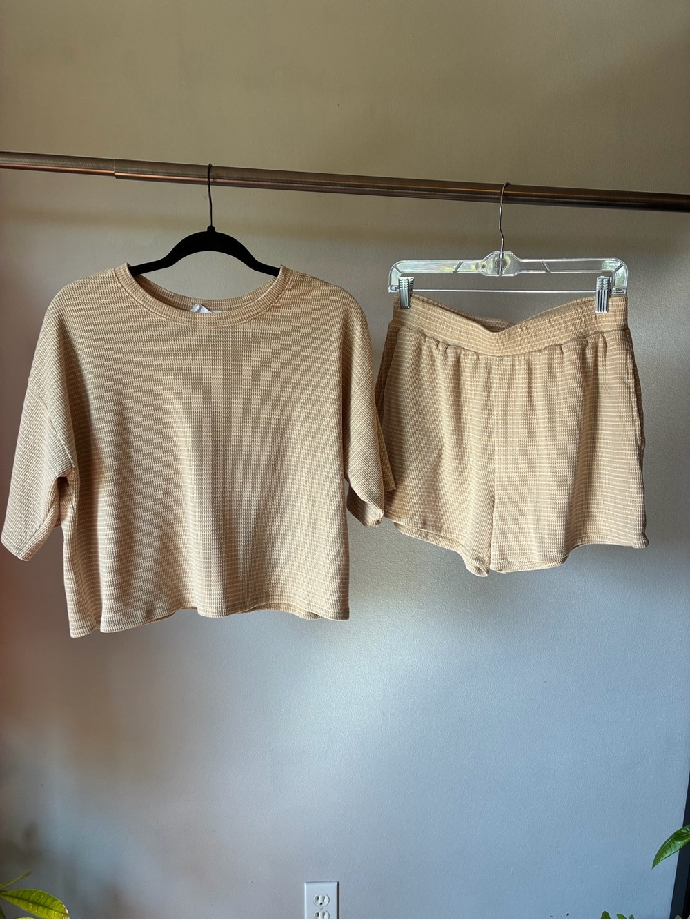 Double Zero Beige Striped Waffle Knit Lounge Set – Size Large